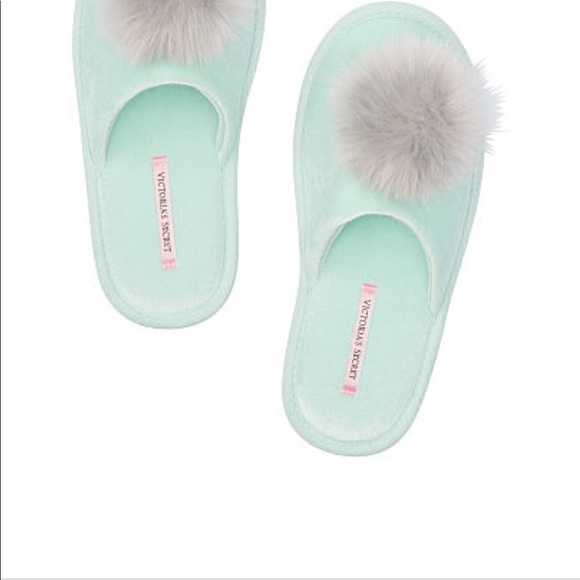 🧚🏾‍♀️NWT VICS SECRET POM POMS🧚🏾‍♀️ - Picture 3 of 5